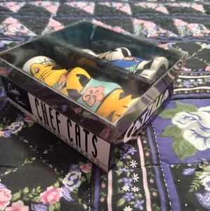 Brand new set of ceramic cat salt/pepper shakers